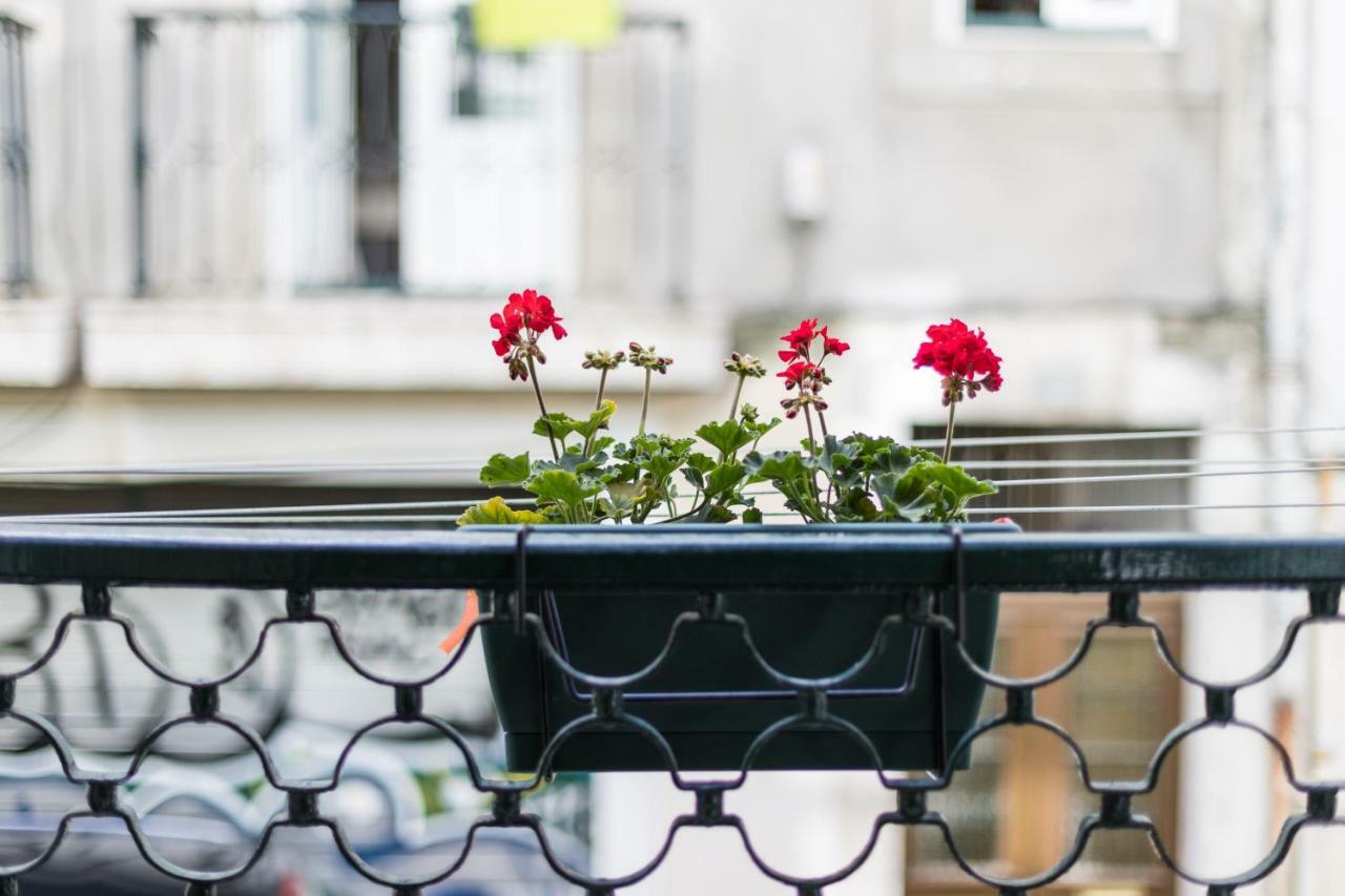 Charming Apartment Travessa Do Alcaide Lisboa Extérieur photo